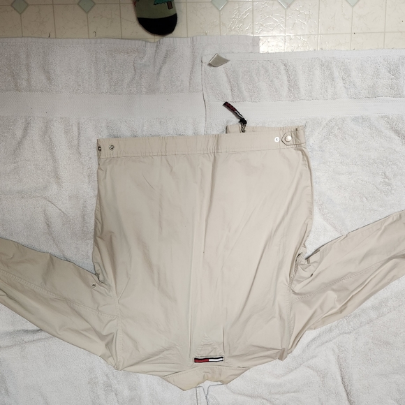 Tommy Hillfiger golf jacket tan medium - Picture 3 of 4